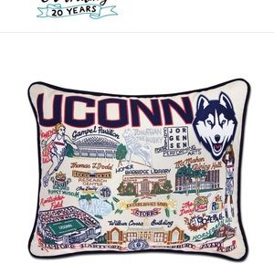 U CONN HUSKIES THROW PILLOW EMBROIDERED NEW